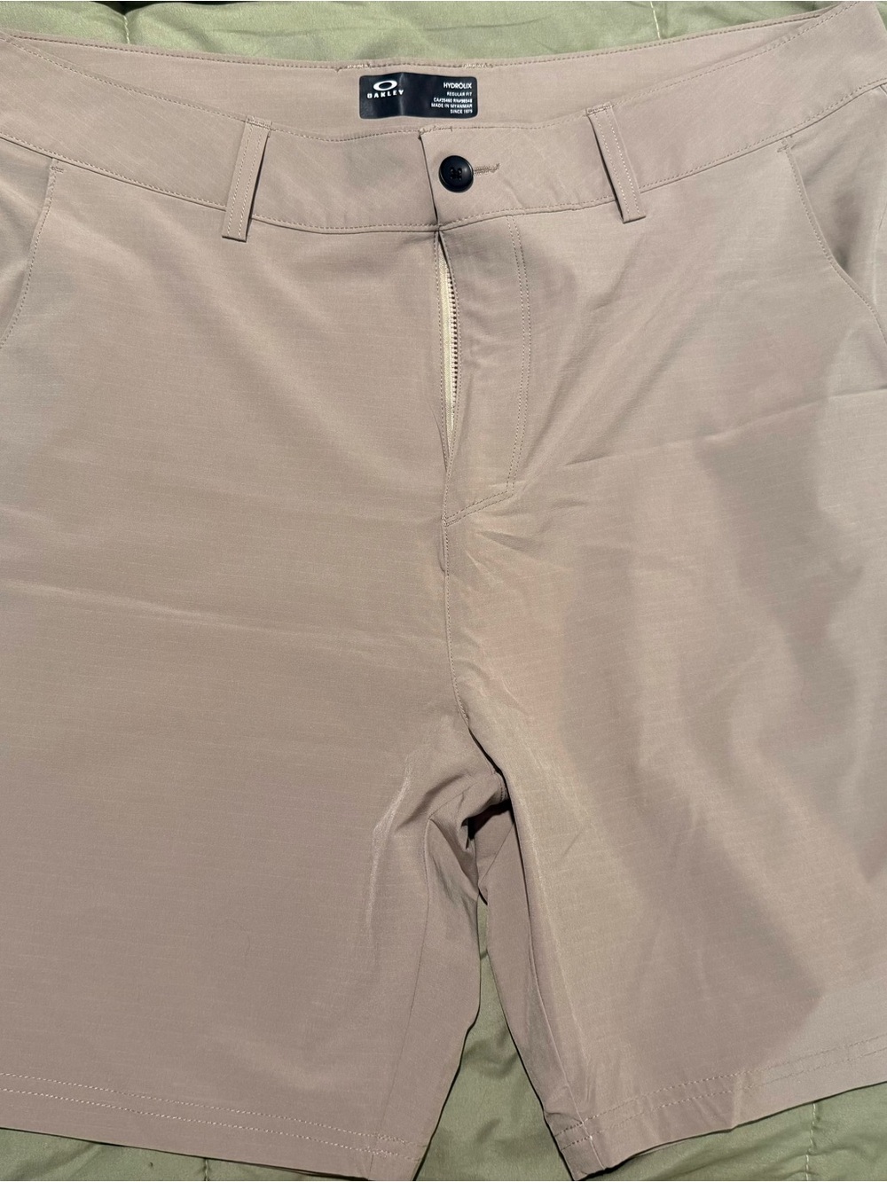 Oakley Men's Taupe Flat-Front Performance Shorts
